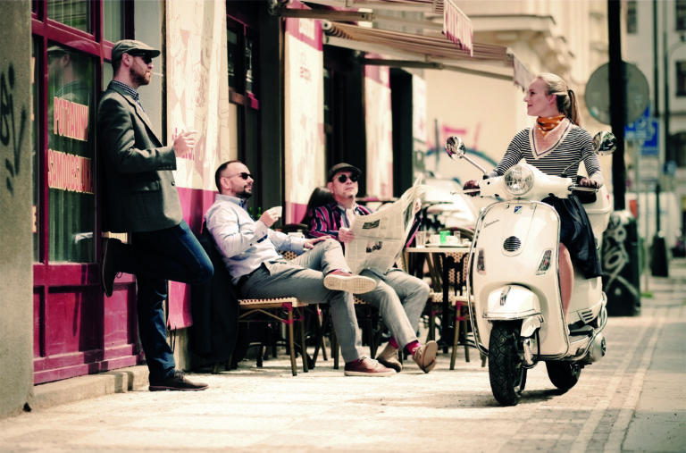 PragoVespa: Soutěž o nejlepší “šedesátkový” outfit