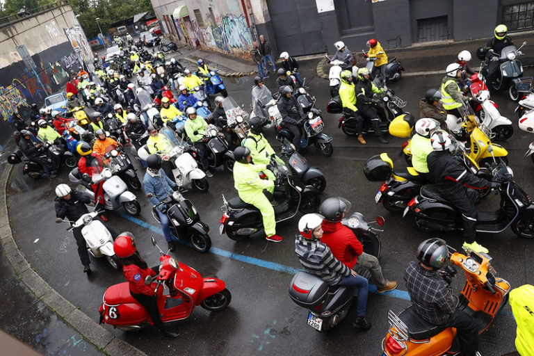 Vespa a korona
