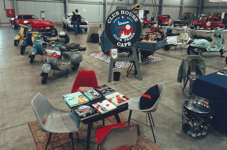 Vespa Club Praha na Retro Garáži